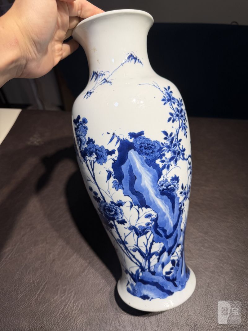 清康熙 青花山石花卉纹观音瓶 - 图3